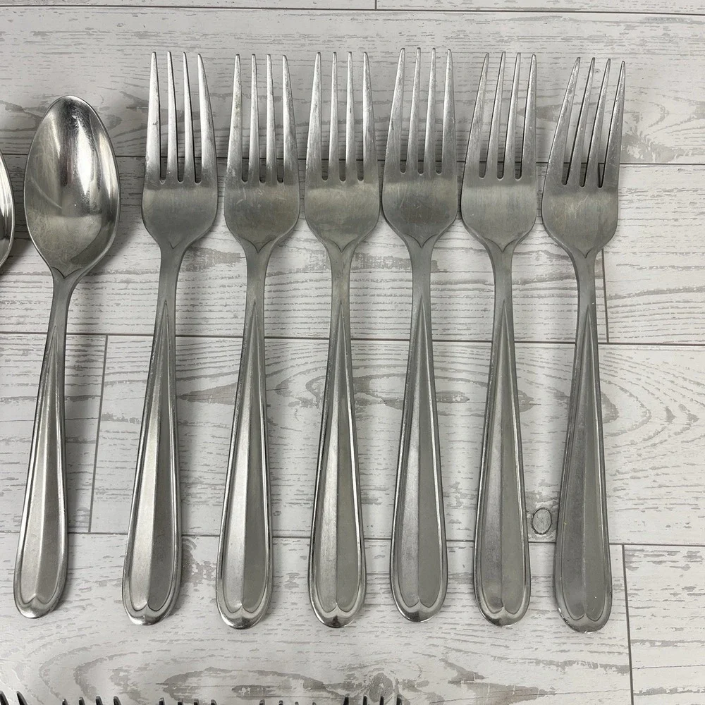 Oneida Dylan Stainless Flatware‎ Lot Set 29 pc Forks Spoons Knives